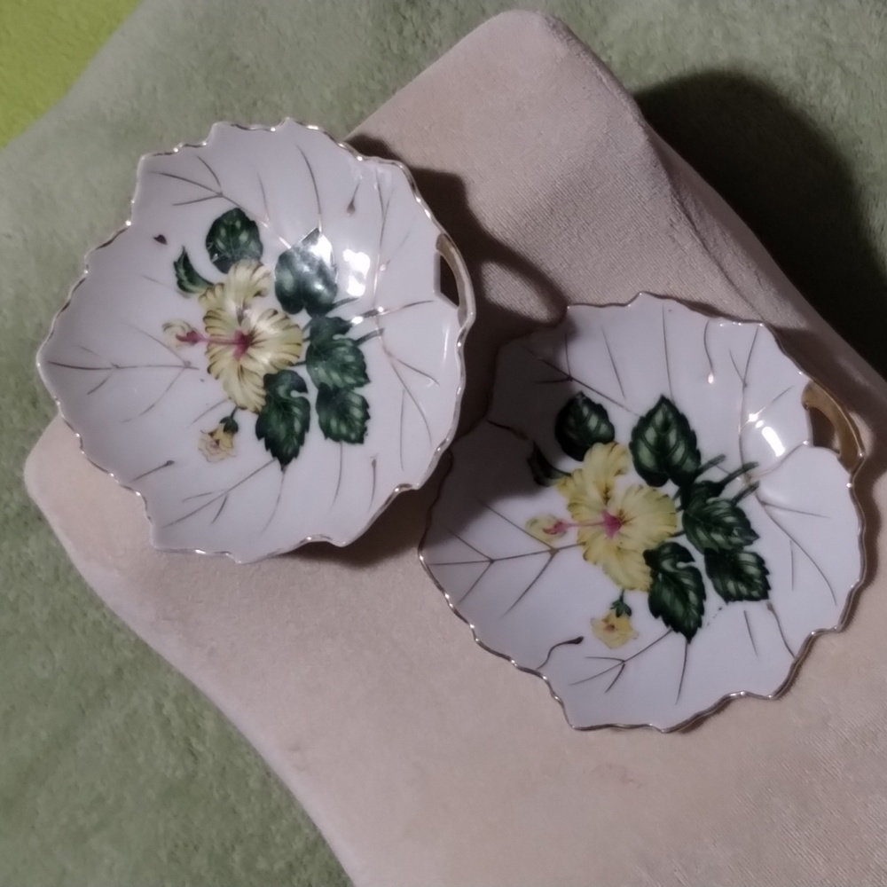 Vintage 2 Floral Trinket Dishes Leaf Shape Gold Trim 4.75",